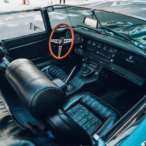 cara membersihkan kabin mobil