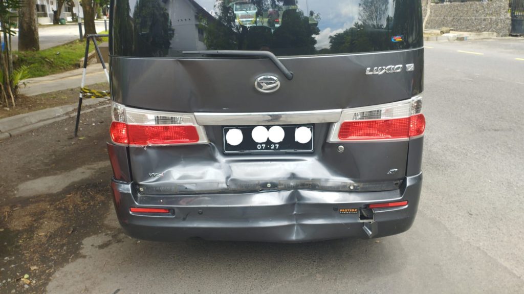 Harga Perbaikan Bagasi Mobil Penyok