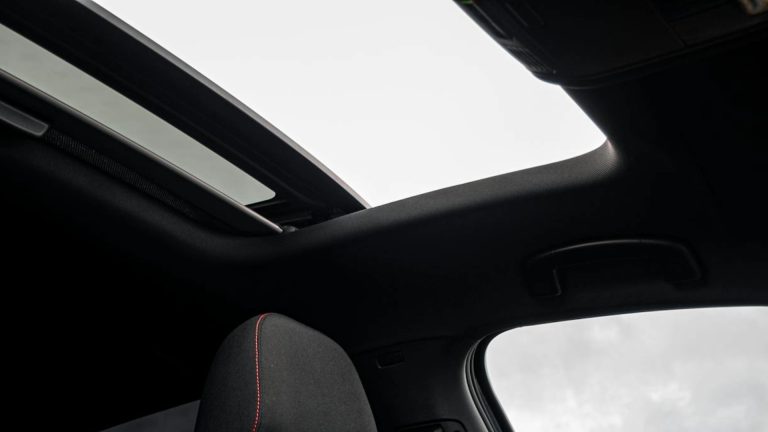Harga Perbaikan Tirai Sunroof HRV dan Jenis Kerusakannya