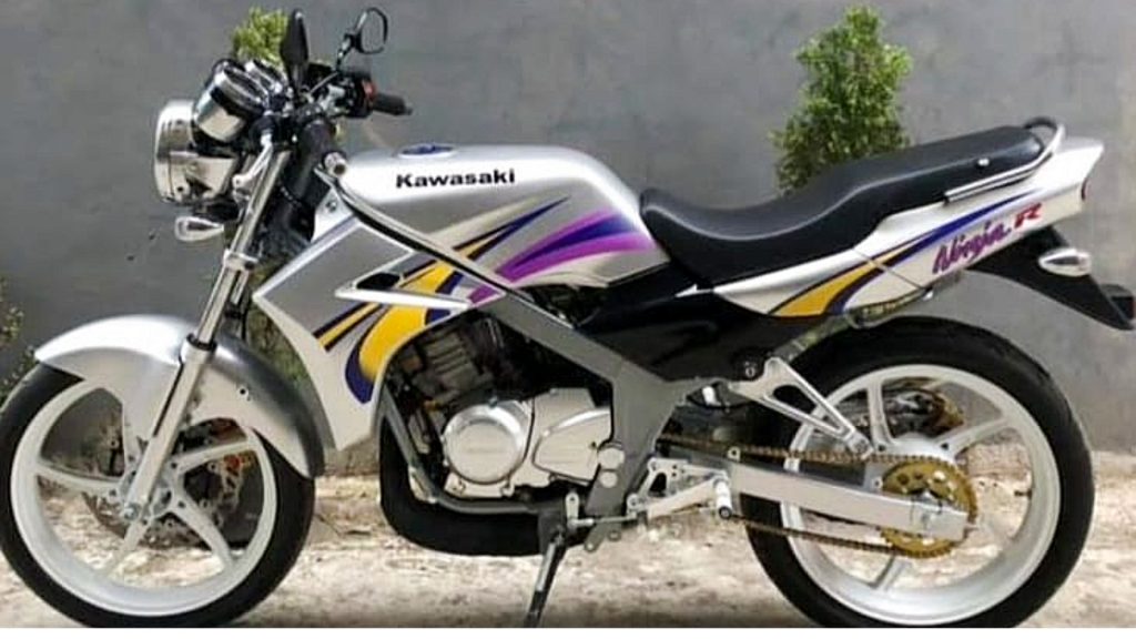 Ninja 150 R generasi pertama