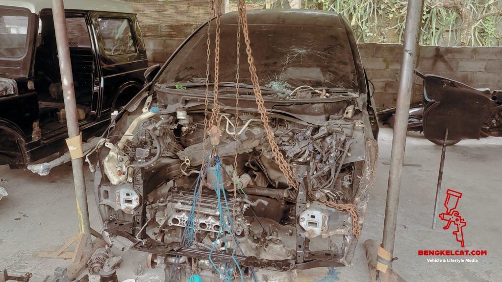 Mobil Bekas Tabrakan